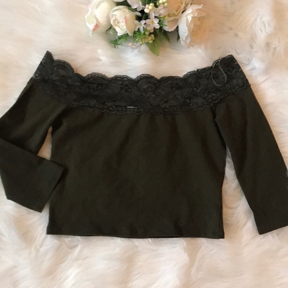 L.A. hearts off shoulder crop top